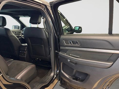 Used 2019 Ford Explorer XLT w/ Equipment Group 202A AWD/4WD image 18