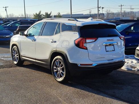 Used 2023 GMC Terrain SLT image 3