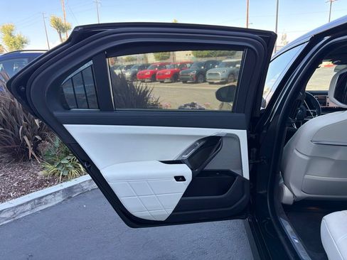 Used 2026 BMW i7 xDrive60 w/ M Sport Package RWD image 19
