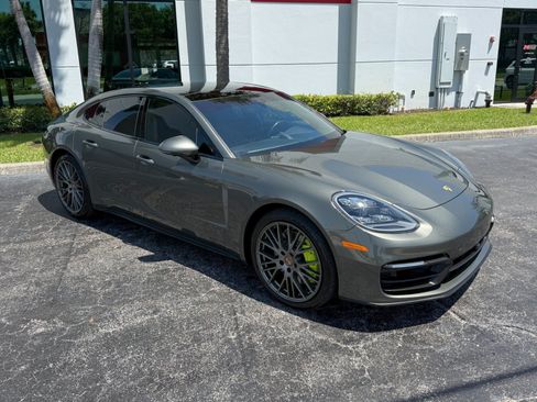 Used 2022 Porsche Panamera 4 Platinum Edition AWD/4WD image 6