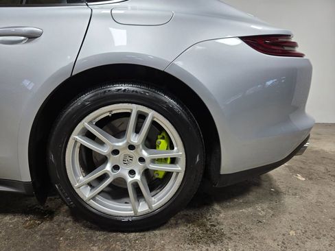 Used 2018 Porsche Panamera 4 image 56
