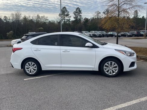 Used 2022 Hyundai Accent SE image 5