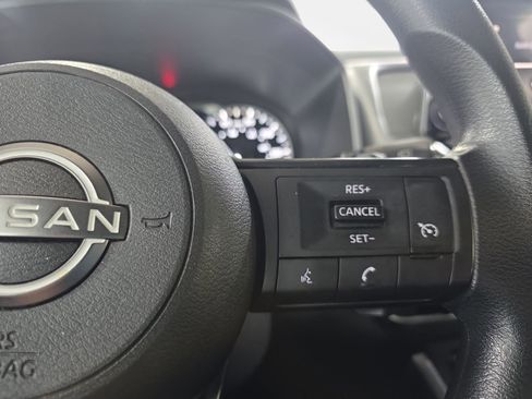 Used 2024 Nissan Rogue S FWD image 17