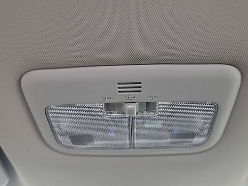 Used 2019 Toyota Corolla LE w/ Carpet Mat Package (TMS) FWD image 30