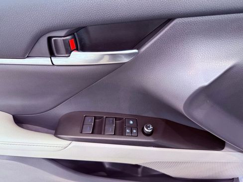 Used 2022 Toyota Camry XLE FWD image 17