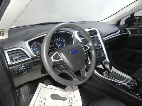 Used 2016 Ford Fusion SE image 23