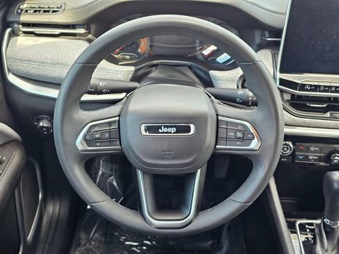 Used 2024 Jeep Compass Latitude AWD/4WD image 19
