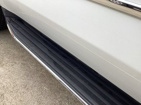 Used 2019 GMC Yukon SLT w/ Premium Edition AWD/4WD image 17