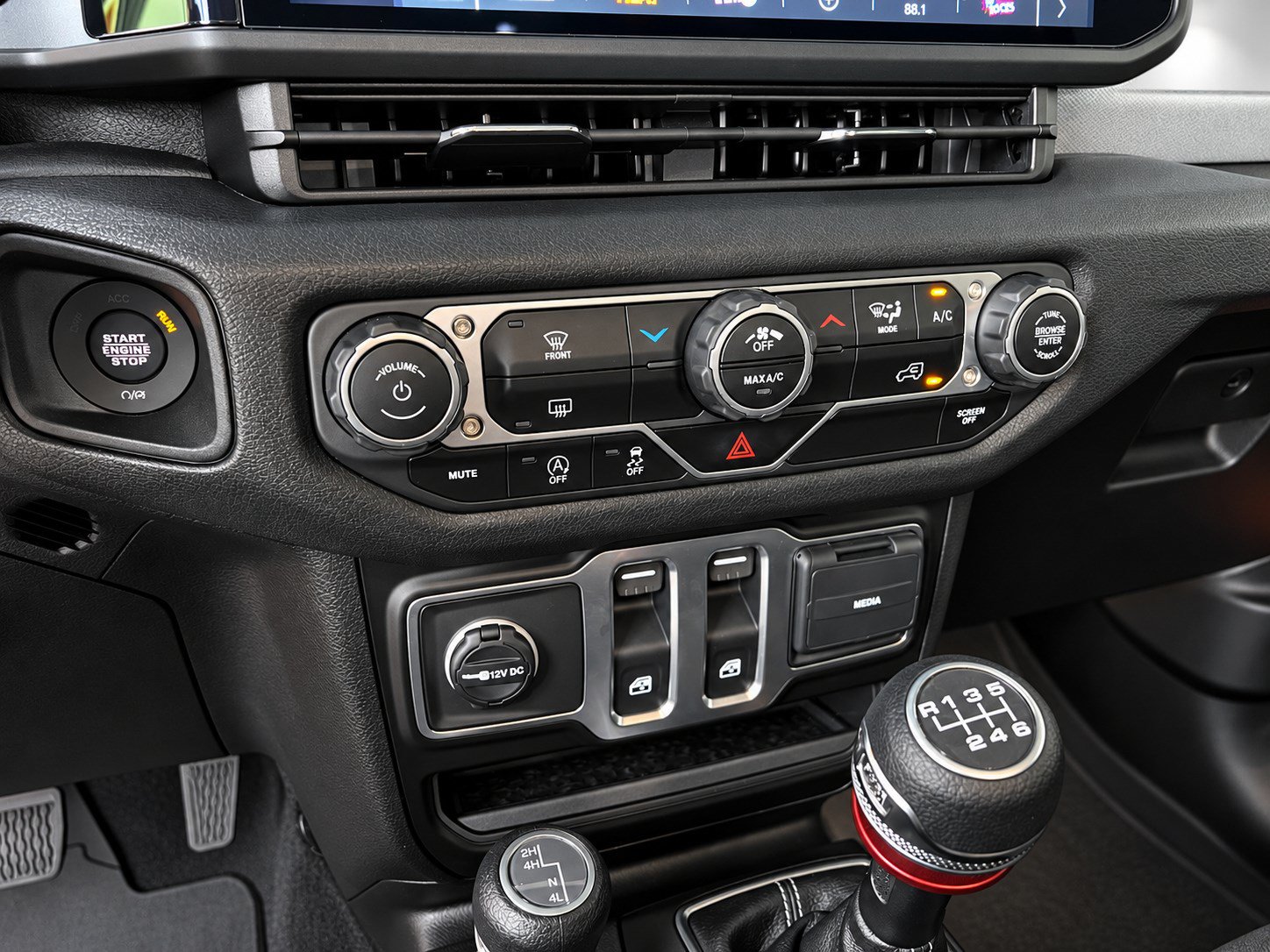 Used 2025 Jeep Wrangler Sport AWD/4WD image 15