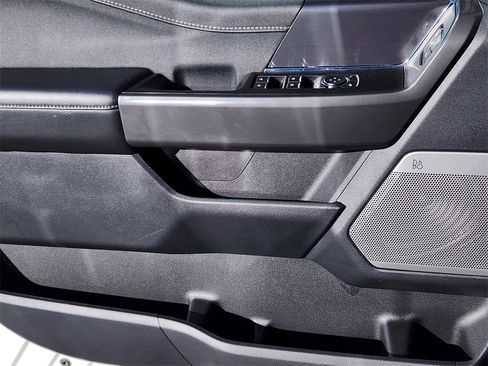 Used 2025 Ford F150 Lariat w/ Equipment Group 501A Mid image 6