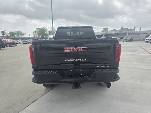 Used 2024 GMC Sierra 2500 Denali image 8