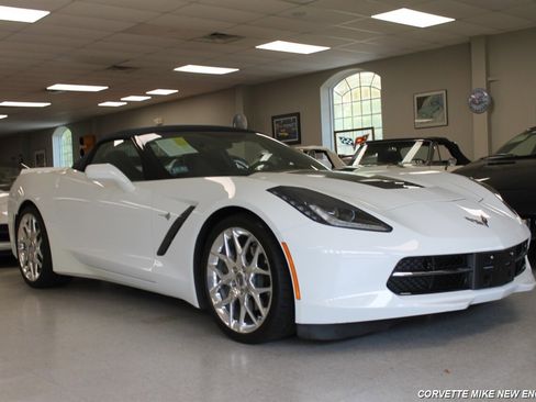 Used 2016 Chevrolet Corvette Stingray Convertible w/ 3LT Preferred Equipment Group RWD image 18