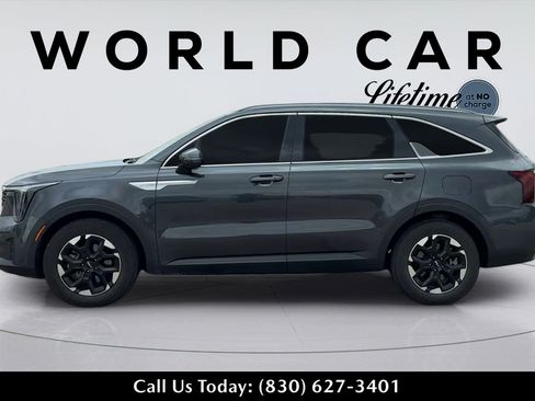 Used 2024 Kia Sorento S FWD image 4