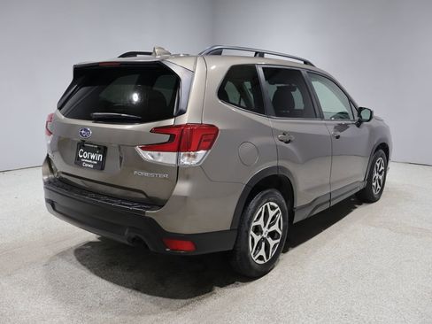 Used 2021 Subaru Forester Premium AWD/4WD image 2