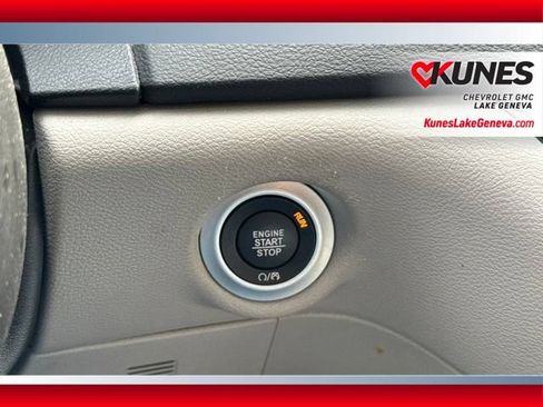 Used 2024 Chrysler Pacifica Touring-L FWD image 27