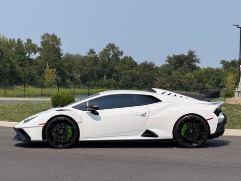 Used 2024 Lamborghini Huracan STO RWD image 7