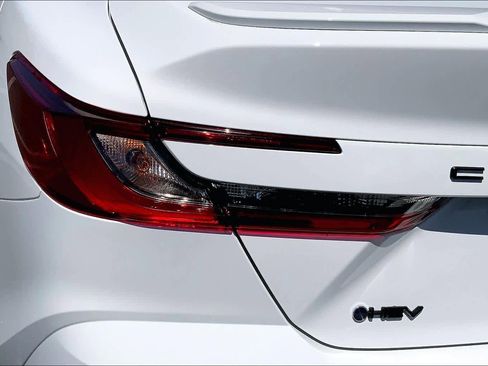 Used 2026 Toyota Camry SE FWD image 28