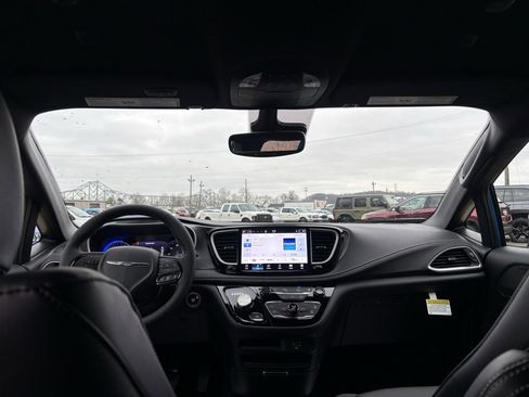 New 2026 Chrysler Pacifica Select image 20