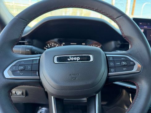 Used 2025 Jeep Compass Trailhawk AWD/4WD image 28