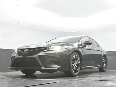 Used 2019 Toyota Camry SE FWD image 40