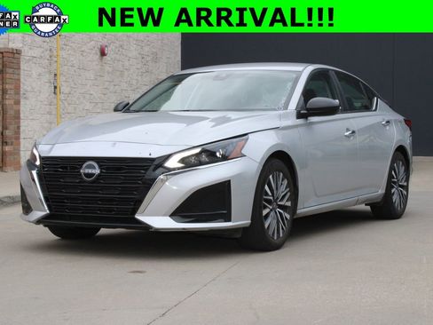 Certified 2025 Nissan Altima 2.5 SV image 2