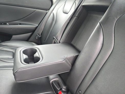 Used 2024 Hyundai Elantra Limited image 32