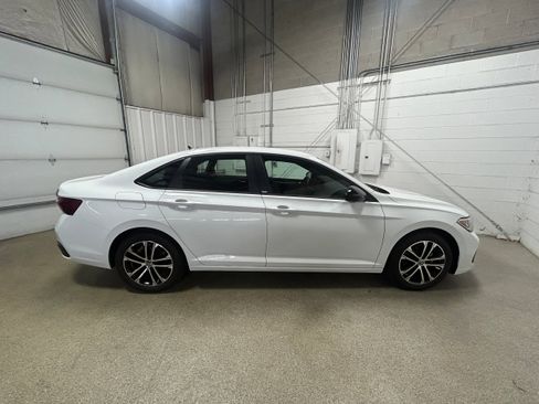 Used 2024 Volkswagen Jetta Sport FWD image 6