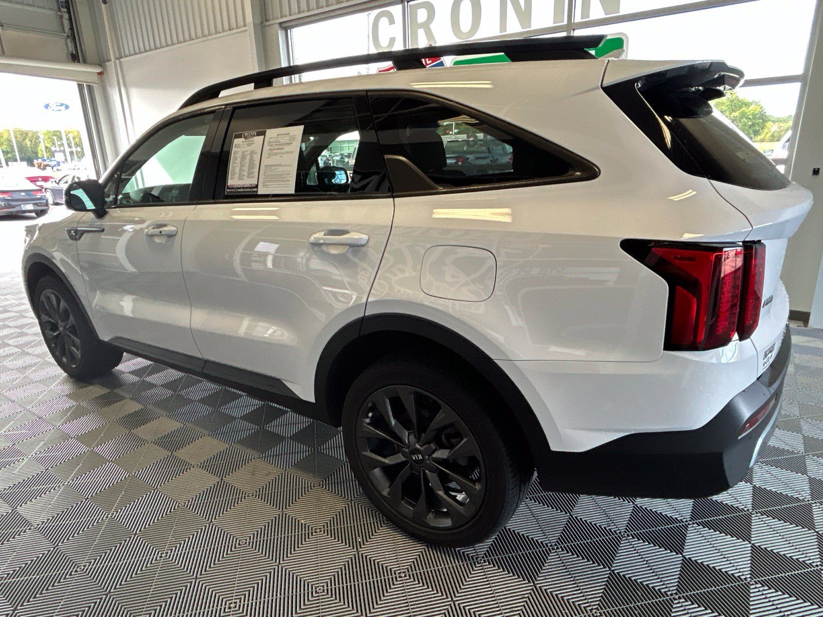 Used 2021 Kia Sorento EX w/ EX AWD X-Line Package image 4