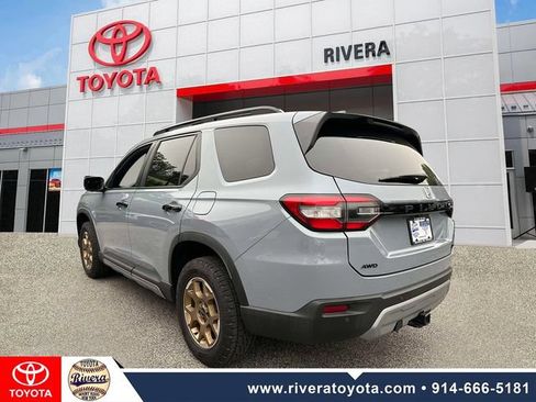 Used 2024 Honda Pilot TrailSport image 4
