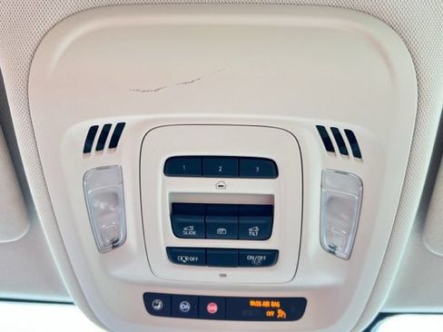 Used 2023 Buick Envision Avenir AWD/4WD image 52