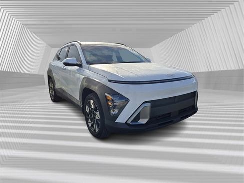 Used 2024 Hyundai Kona SEL w/ Convenience Package image 3