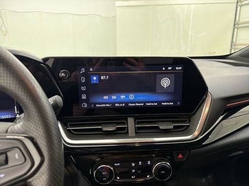 Certified 2024 Chevrolet Trax RS w/ Sunroof Package image 23