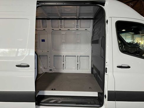 Used 2025 Mercedes-Benz Sprinter 2500 image 12