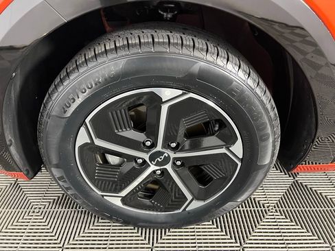Used 2023 Kia Niro SX image 8