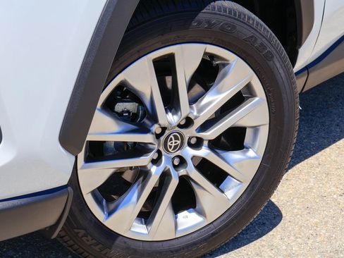 Used 2025 Toyota RAV4 XLE Premium AWD/4WD image 29