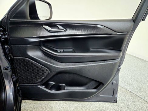 Used 2025 Jeep Grand Cherokee L Altitude w/ Luxury Tech Group I image 29