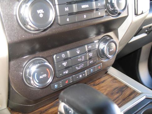 Used 2019 Ford F150 Lariat AWD/4WD image 43