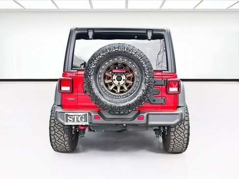 Used 2023 Jeep Wrangler Unlimited Rubicon AWD/4WD image 5