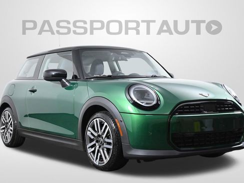 Used 2025 MINI Cooper 2-Door Hardtop image 3