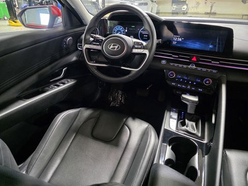Certified 2025 Hyundai Elantra Limited image 19