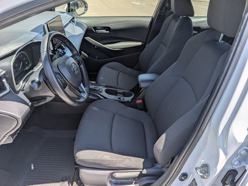 Used 2025 Toyota Corolla SE FWD image 2
