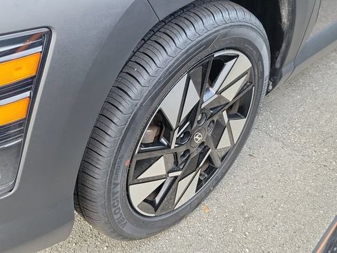 Used 2024 Hyundai Kona SEL FWD image 4