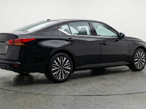 Used 2025 Nissan Altima 2.5 SV FWD image 9