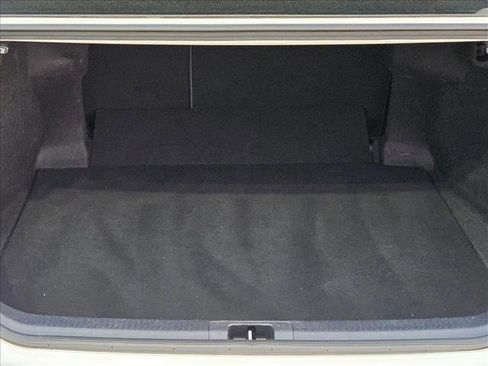 Used 2020 Toyota Camry SE image 6