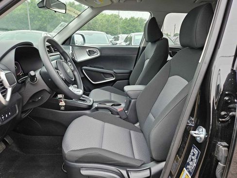 Used 2025 Kia Soul LX w/ LX Technology Package image 14