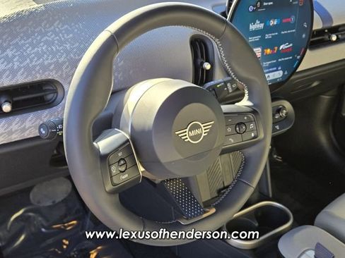 Used 2025 MINI Cooper 2-Door Hardtop FWD image 21