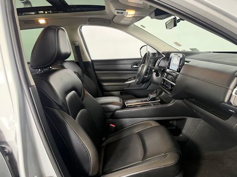 Used 2024 Nissan Pathfinder SL w/ SL Premium Package FWD image 30