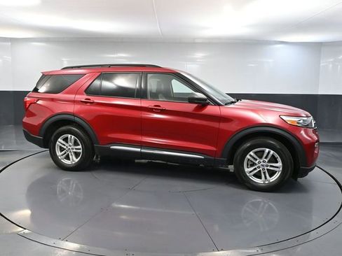 Used 2023 Ford Explorer XLT w/ Equipment Group 202A image 4