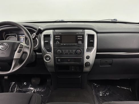 Used 2017 Nissan Titan SV image 23