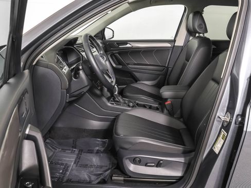 Used 2024 Volkswagen Tiguan SE image 6